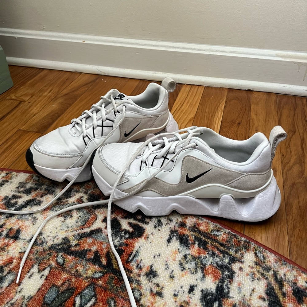 Nike RYZ 365 Sneakers